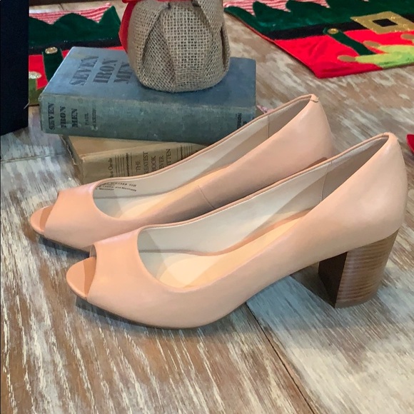 New Cole Haan Nude Leather, wood chunky heel Pumps - Picture 2 of 6
